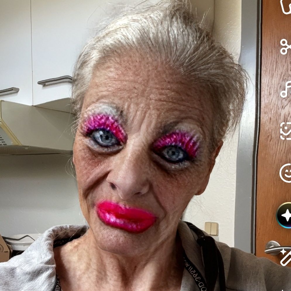 👵🏽😀 ULLA 😀👵🏽